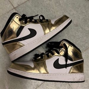 AIR JORDAN 1 MID SE GS 'METALLIC GOLD' 5.5Y/W7